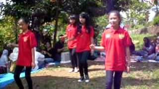 Dance Cinta Laura Shoot Me by SDN Jatiwaringin XII