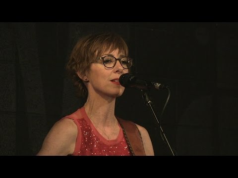 Jonatha Brooke - Taste of Danger - Live at McCabe's