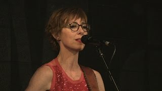 Jonatha Brooke - Taste of Danger - Live at McCabe's