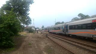 preview picture of video 'KA Mutiara Selatan bersilang dengan KA Pangandaran di Stasiun Nagreg'