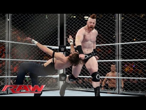 Dean Ambrose vs. Sheamus – Käfig Match: Raw – 21. Dezember 2015