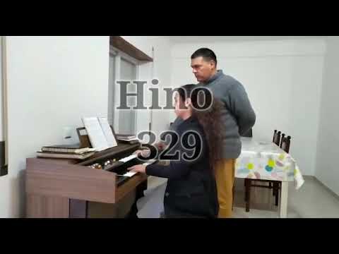 Hino 329 CCB - Com fé combate  ( Ronaldo e Anna Gabriely)