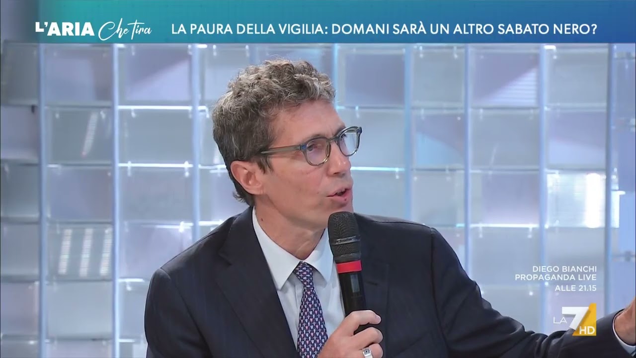'Sfondare gli sbarramenti della Polizia', David Parenzo: "È normale che si diffonda nelle chat ...