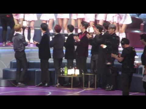 161202 EXO REACTION to I.O.I Best New Female Artist