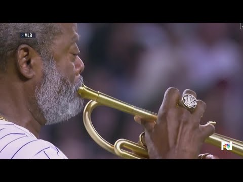 Good News: Trumpet player sings National Anthem after horn malfunction