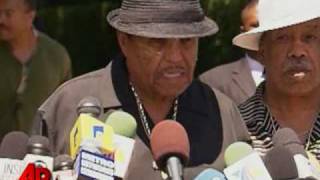 Joe Jackson: &#39;I Wish Michael Could Be Here&#39;