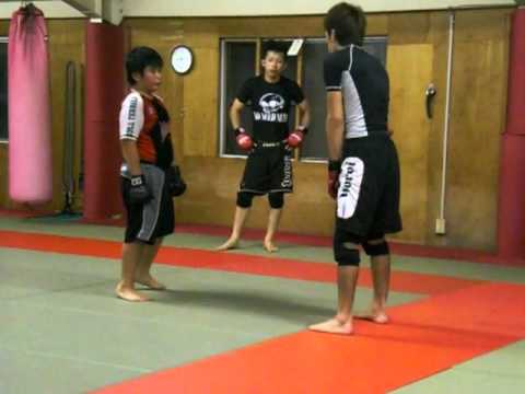 フック～片足タックル