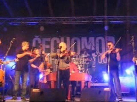 Cimbálová muzika Martina Hrbáče a Čechomor - Velické zvony