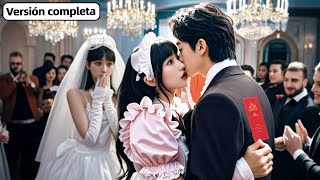 Para rechazar a la niña rica, El CEO se casó al azar con una mesera pobre.  ¡Y empezó el amor!