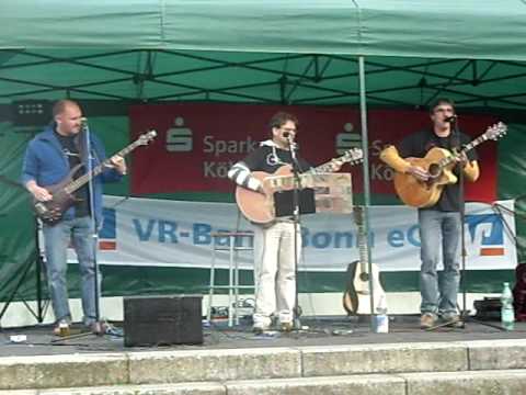 Woodstuff live @ Brüser Berg/Bonn sings Here Comes the Sun