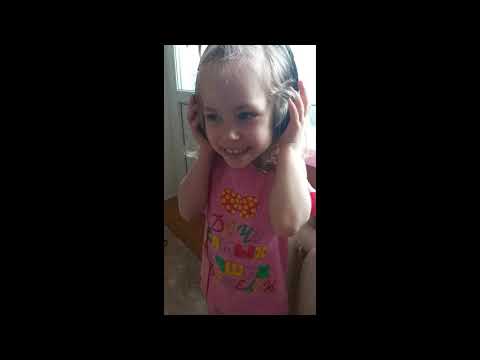 3 years girl first time listens to megadeth holy wars