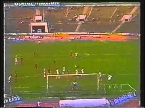 1982 (September 15) Lokomotiv Sofia (Bulgaria) 1-Paris St. Germain (France) 0 (Cup Winners Cup).mpg