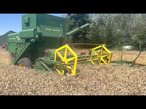 getrokken John Deere Combine