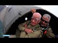 Bejaarde waaghals: veteraan Tom (97) maakt parachutesprong - RTL NIEUWS