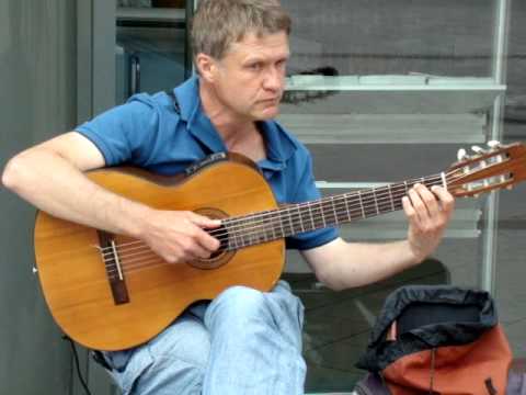 Музыкант на улицах Гамбурга