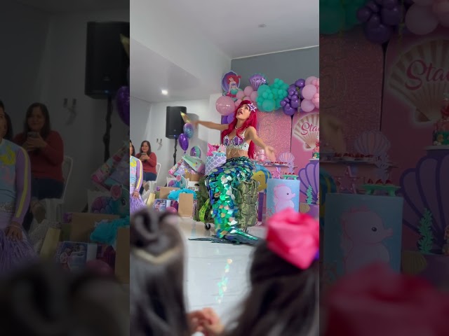 Vídeo relacionado con BelleVive Pack de 2 Manteles de Sirena, Manteles Láser con Motivo de Sirena para Fiestas de Cumpleaños de Niñas, Manteles Reutilizables con Diseño Oceánico, 137 x 274 cm