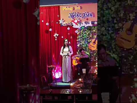 Thể hiện bởi Minh Oanh