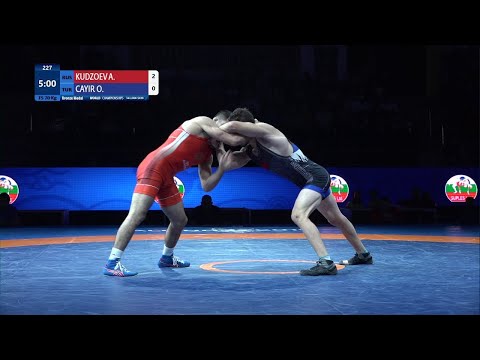 BRONZE FS - 70 kg: A. KUDZOEV (RUS) v. O. CAYIR (TUR)