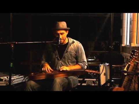 MICKA SCENE - frontman PACHA MAMMA - Let me be - cover song Xavier Rudd - SOLO