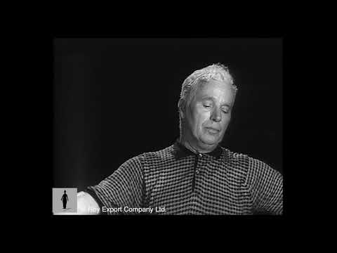 Charlie Chaplin conducting orchestra - Mandolin Serenade (from A King in New York)