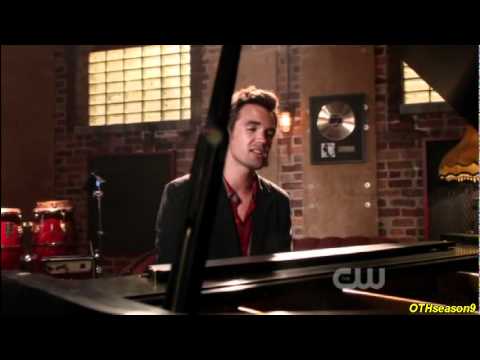 Tyler Hilton / Chris Keller preforming Kicking my Heels 9x02 One Tree HIll