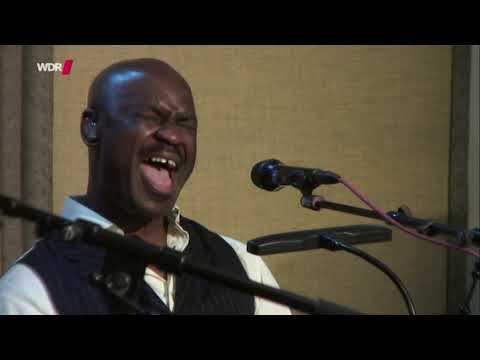 Ola Onabule feat. by WDR BIG BAND: Christmas Suite