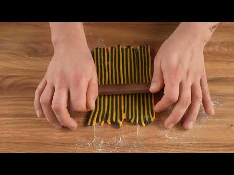 Pasta Masterclass - How to make Two sided stripes (method 2) by Mateo Zielonka