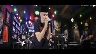 Download lagu Distorsi - Ahmad Band (YANG MUDA MABOK YANG TUA KORUP) mp3