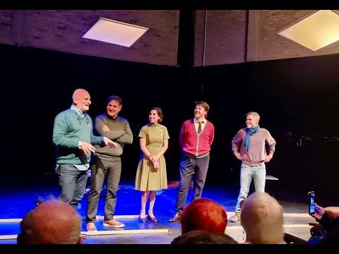 Alberto Biglieri con el elenco de "El arte de esgrimir"