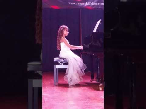 Ceylin Durgutluoglu piyona böyle çalınır