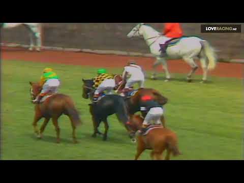 Bonecrusher's Iconic Battle with Our Waverley Star - 1986 Cox Plate