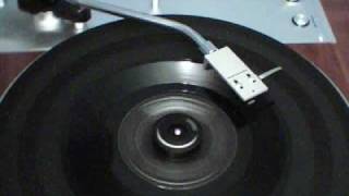 Isley Brothers - Who's That Lady (United Artists 714)