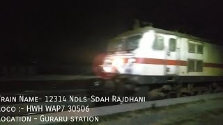 preview picture of video 'New Delhi- Sealdah Rajdhani Express taking an unscheduled halt at Guraru.'