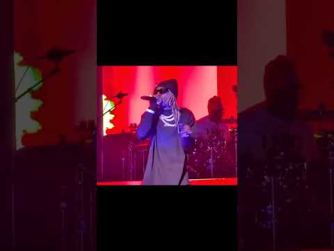 It's great to see Lil Wayne adding "Tha Mobb" to his setlist