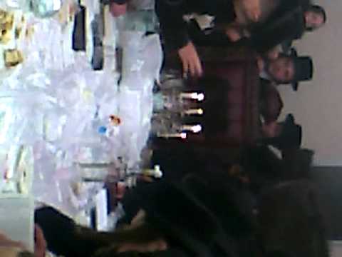 Kretchniff Siget Rebbe  saying v'yitein lcho, in London Bais Hamedresh. קרעטשניף סיגעט