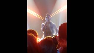 Miguel performing Leaves live