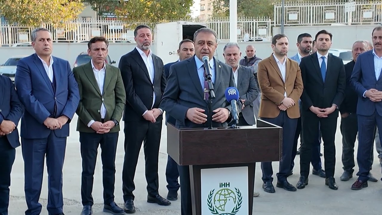 İHH’DAN GAZZE’YE 4 TIR DOLUSU YARDIM MALZEMESİ DUALARLA UĞURLANDI