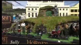 THE HOBBIT &#39;neil finn&#39; - Performing His Greatest Hits Plus Song Of The Lonely Mountain