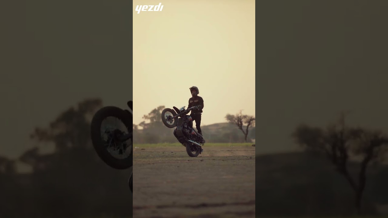 Yezdi | Scrambler Bold Black