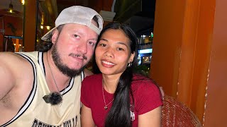 z Pisal na kolacji Kambodża IRL