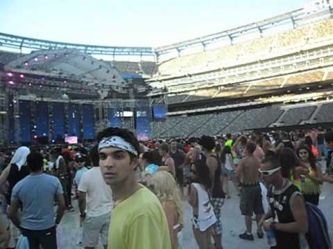 THOMAS GOLD @ Electric Daisy Carnival NY/NJ 05/19/12 "Adele - Someone Like You"