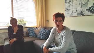 Wonen met een kleine windturbine op het dak