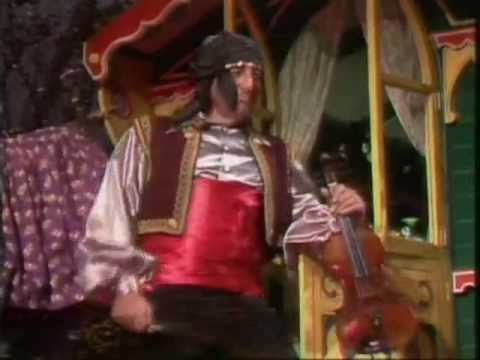 Muppets - Peter Sellers - Demented Gypsie Violinist