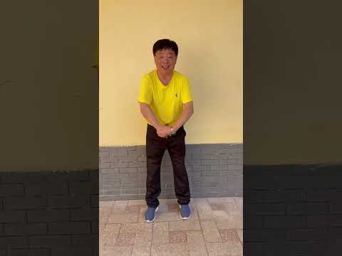 傅校长 有点宕，拿起自家去撞墙