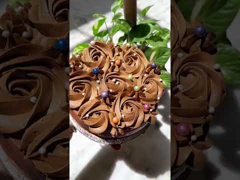 floral chocolate cake #cakeideas #floral #cakes #reels #chocochips #flowers #viral
