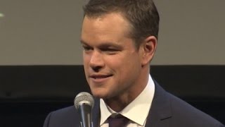 Damon Takes Break From Bourne to Pick Up Award