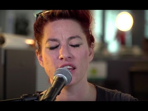 Amanda Palmer mit Bigger on the Inside im STANDARD Player