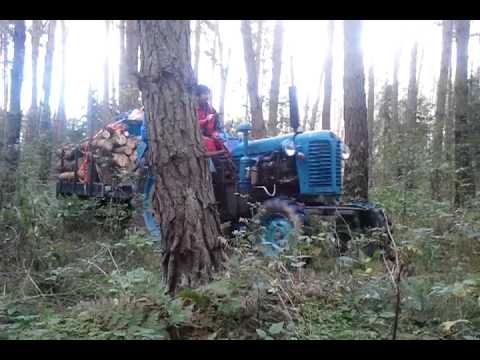 traktor Zetor 25 má naloženo