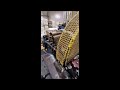 Riproduci video
