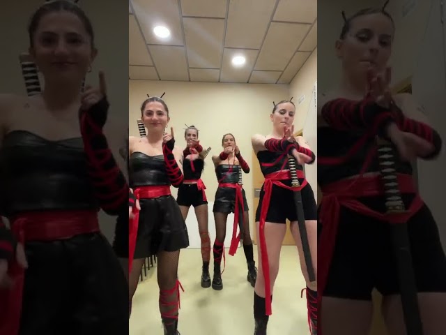 Vídeo relacionado con FIESTAS GUIRCA | Set de Ninja 10 Piezas - Accesorios para Disfraz de Guerrero Ninja - Ideal para Fiestas de Disfraces y Halloween - Incluye Espada y Shuriken de Juguete - Para Niños y Adultos